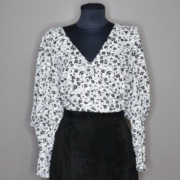 NWT ASTR Ivory Black Ditsy Wrap Blouse Sz M - Picture 2 of 9